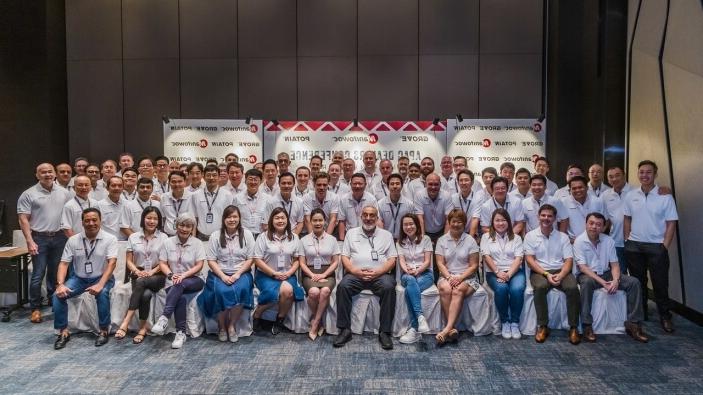 MTW-News-Manitowoc-dealers-gather-in-Singapore-1.jpg